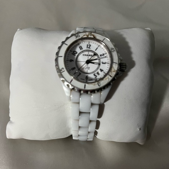 CHANEL “J12” Style White Ceramic Watch - Picture 3 of 6